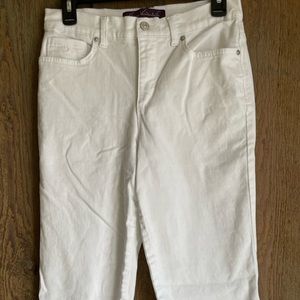 Gloria Vanderbilt White Straight Jeans size 4